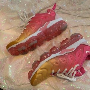 Nike Vapor Max sneakers worn once!!